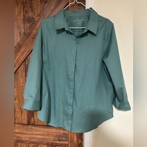 Coldwater Creek Women's No Iron, Light Green Button-Up Top with 3/4 sleeves